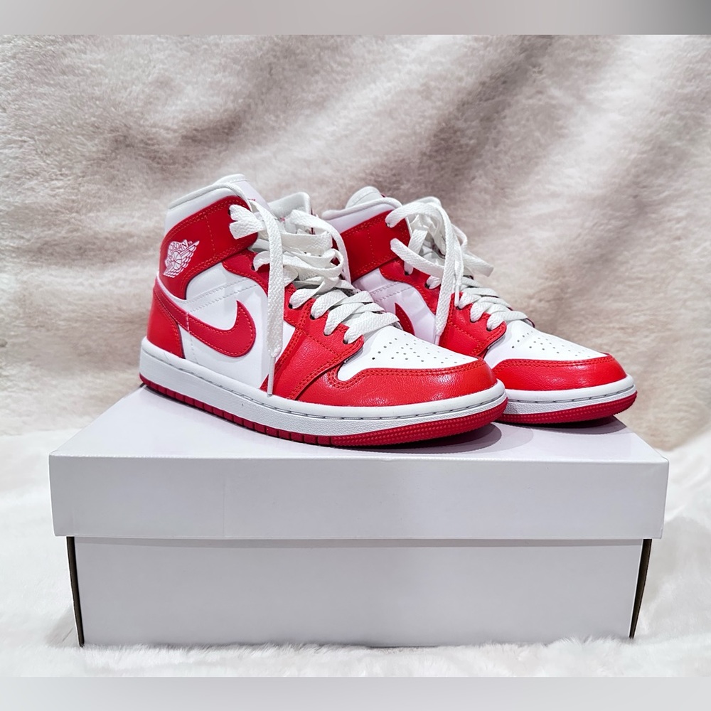 Women’s Air Jordan 1 Mid